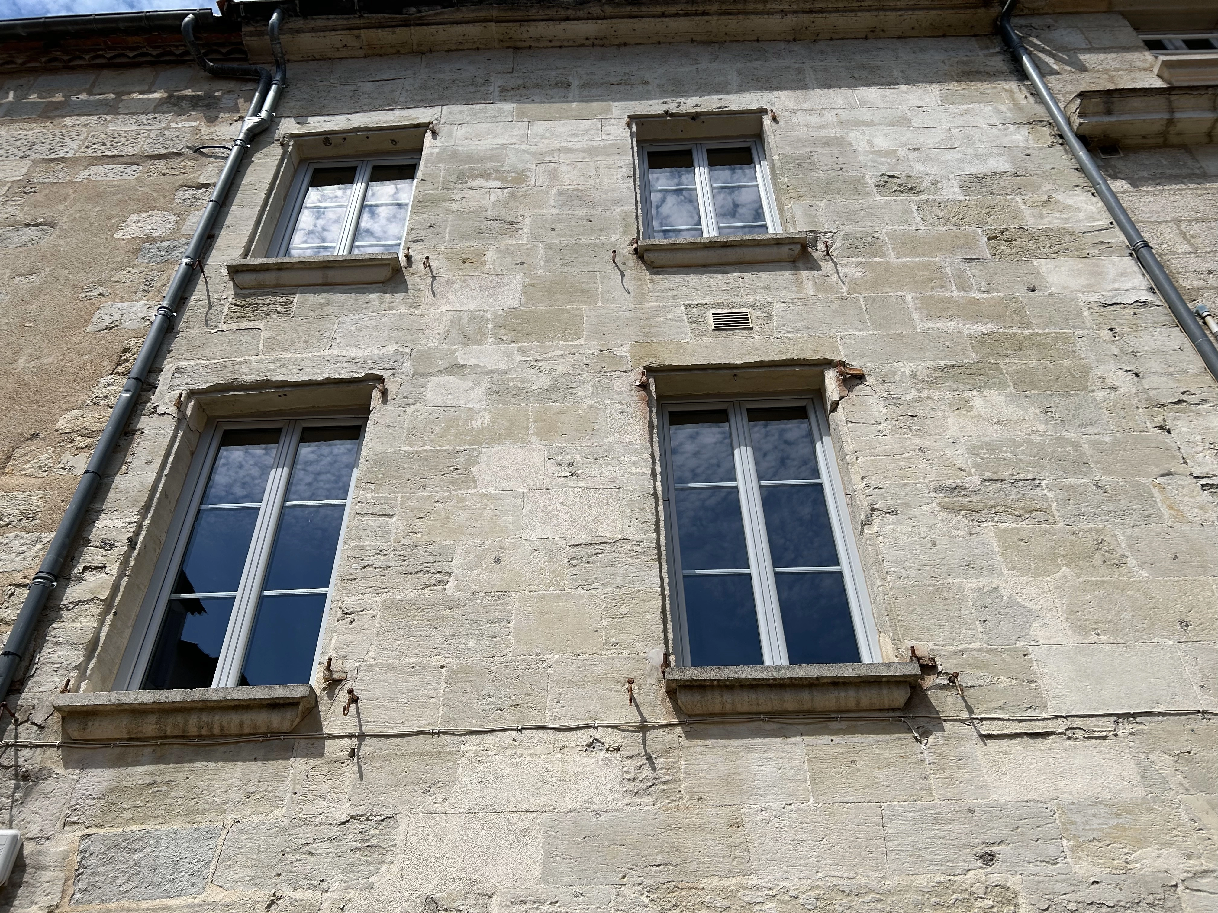 Menuiserie Parade : pose porte fenêtre à Saint-Astier près de Périgueux & Trélissac (24)